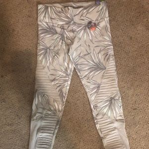 Victoria’s Secret Pink athletic leggings